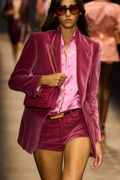 Look 75
